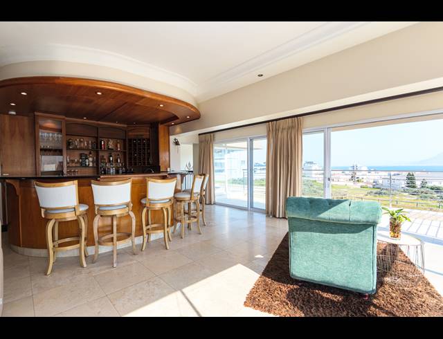 5 BEDROOM HOUSE SOLD IN WEST BEACH